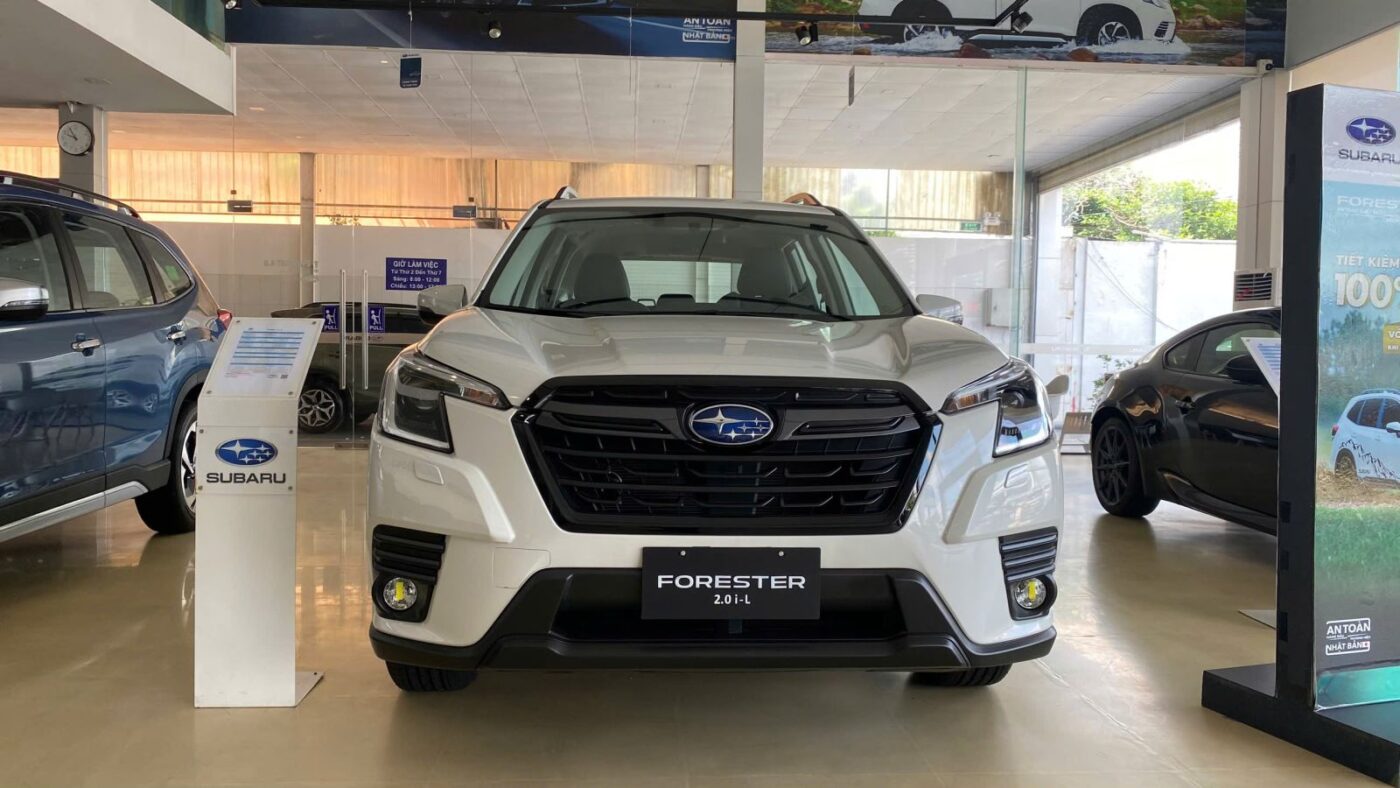 Ngoại thất Subaru Forester 2.0 — Đầu xe & lưới tản nhiệt