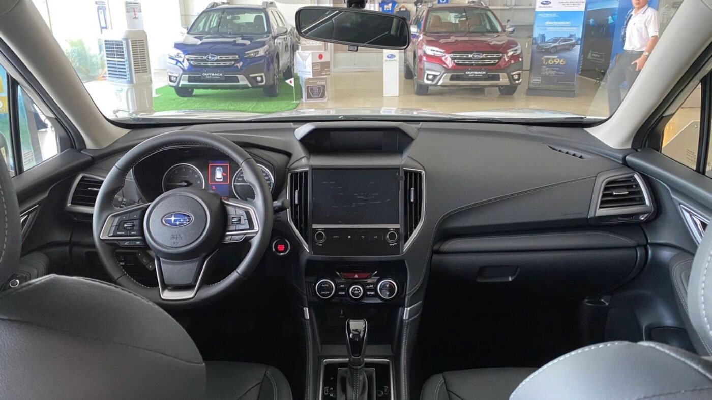 Nội thất Subaru Forester 2.0 — Khoang lái hiện đại