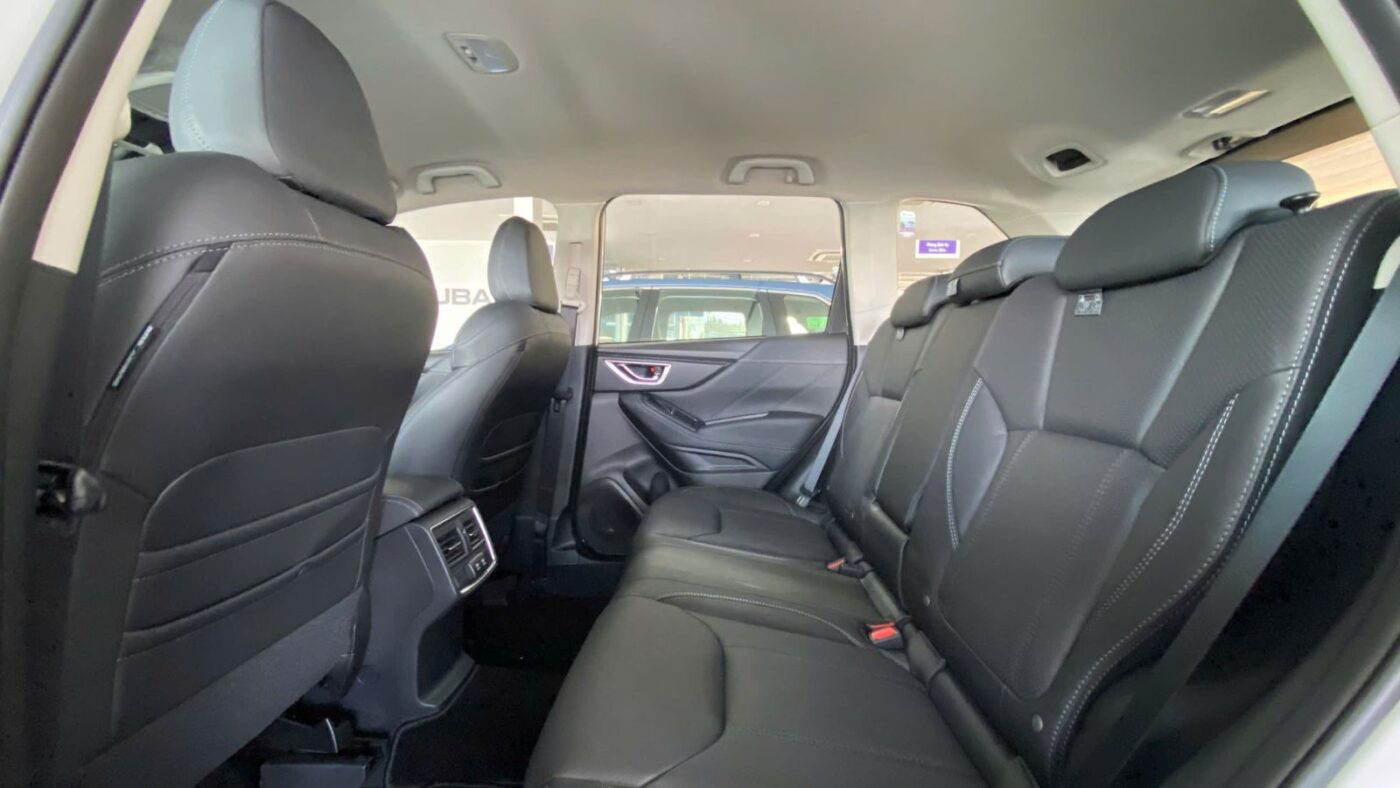 Nội thất Subaru Forester 2.0 — Hàng ghế sau rộng rãi