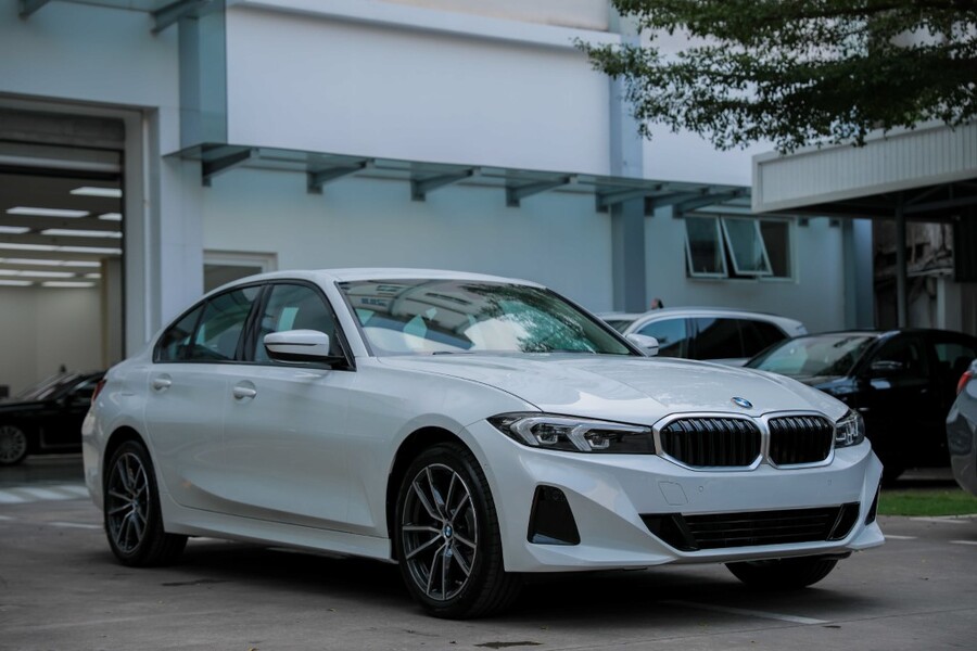 BMW 320i Sport Line