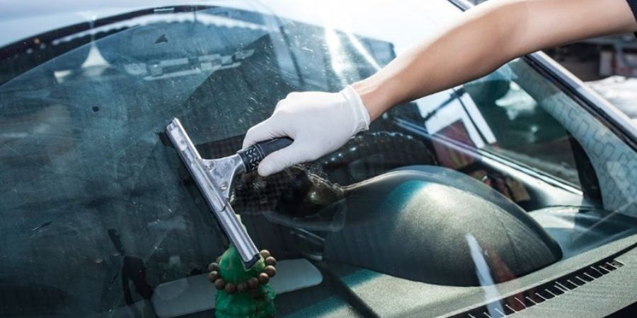 Nước Rửa Kính Ô Tô: Hướng Dẫn Toàn Diện Chọn Mua & Sử Dụng Năm 2025 8 Cảnh báo và lưu ý an toàn khi sử dụng