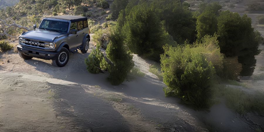 Top 10 Xe Ô Tô Địa Hình Đáng Mua Nhất 2025: Bảng Xếp Hạng Toàn Diện 5 Ford Bronco 2025