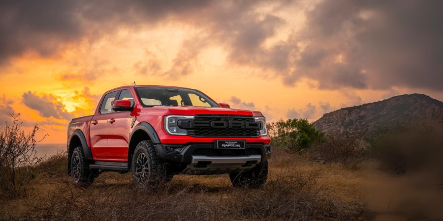 Top 10 Xe Ô Tô Địa Hình Đáng Mua Nhất 2025: Bảng Xếp Hạng Toàn Diện 6 Ford Ranger Raptor 2025