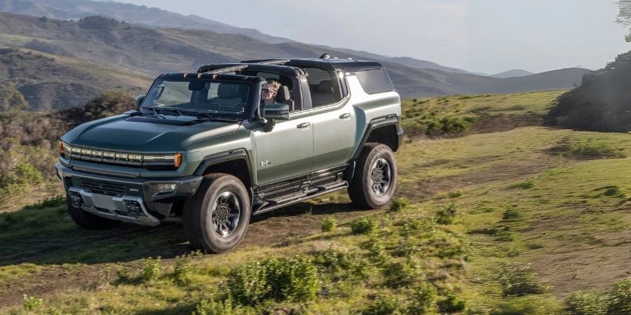 Top 10 Xe Ô Tô Địa Hình Đáng Mua Nhất 2025: Bảng Xếp Hạng Toàn Diện 9 GMC Hummer EV