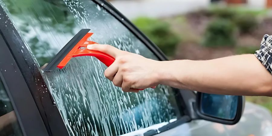 Nước Rửa Kính Ô Tô: Hướng Dẫn Toàn Diện Chọn Mua & Sử Dụng Năm 2025 3 Lợi ích khi sử dụng nước rửa kính ô tô chuyên dụng