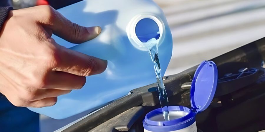 Nước Rửa Kính Ô Tô: Hướng Dẫn Toàn Diện Chọn Mua & Sử Dụng Năm 2025 2 Nước rửa kính ô tô là gì