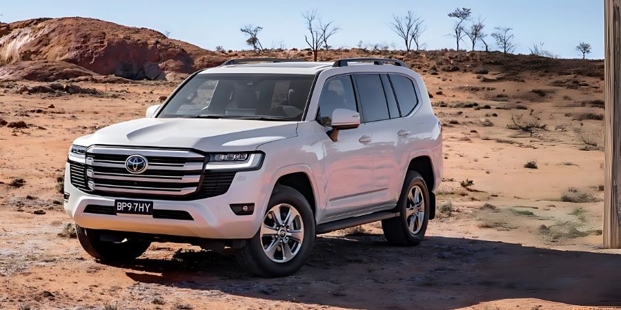 Top 10 Xe Ô Tô Địa Hình Đáng Mua Nhất 2025: Bảng Xếp Hạng Toàn Diện 3 Toyota land cruiser 300