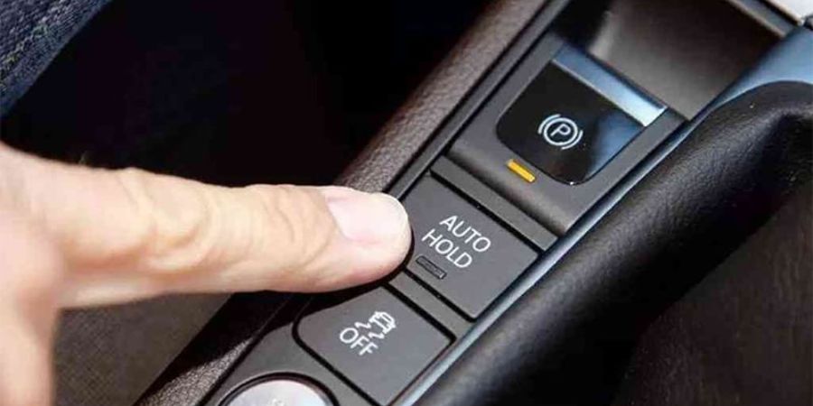 Auto Hold: Tính Năng Giữ Phanh Tự Động Tiện Lợi Tăng An Toàn 2 Nút bấm kích hoạt Auto Hold trên xe ô tô hiện đại