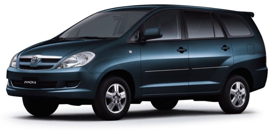 Xe 7 Chỗ Giá Từ 400 Đến 500 Triệu: Tiết Kiệm Cho Gia Đình 6 Dòng xe Toyota Innova 2.0E bền bỉ, tiết kiệm nhiên liệu, phù hợp cho gia đình đông người