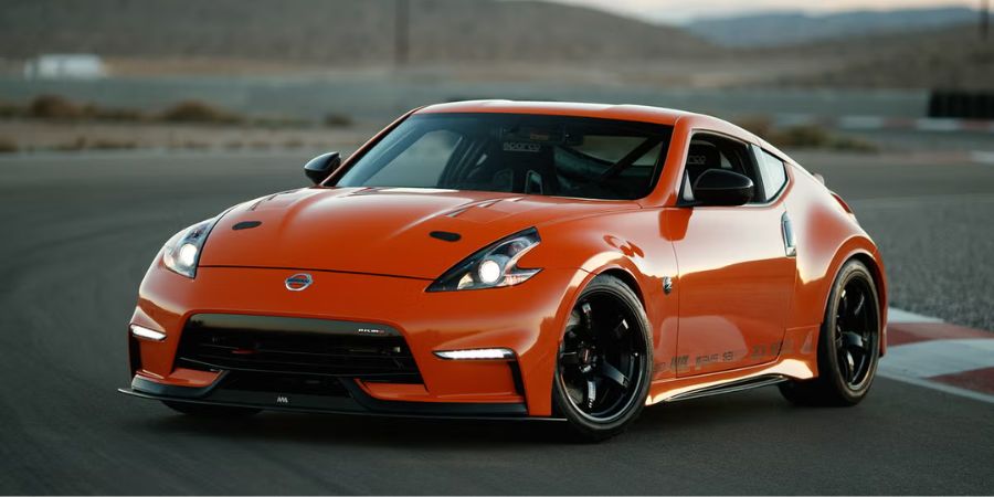 So sánh Subaru BRZ và Nissan 370Z 3 Nissan 370Z