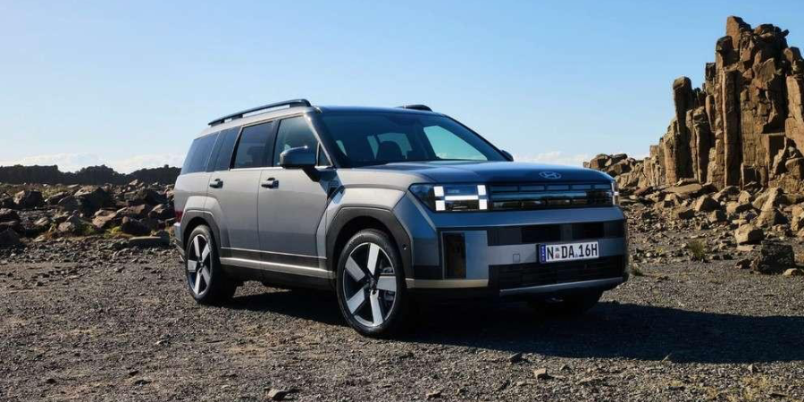 Top 10 mẫu xe 7 chỗ gầm cao hot nhất thị trường Việt Nam 4 Hyundai Santa Fe – SUV gia dinh hien dai