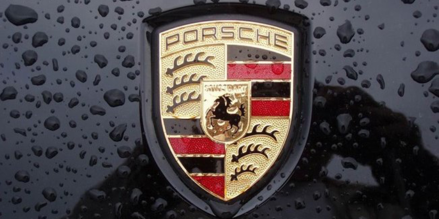 Các logo xe hơi nổi tiếng thế giới 10 Porsche – Huy hieu chien binh Duc 1931