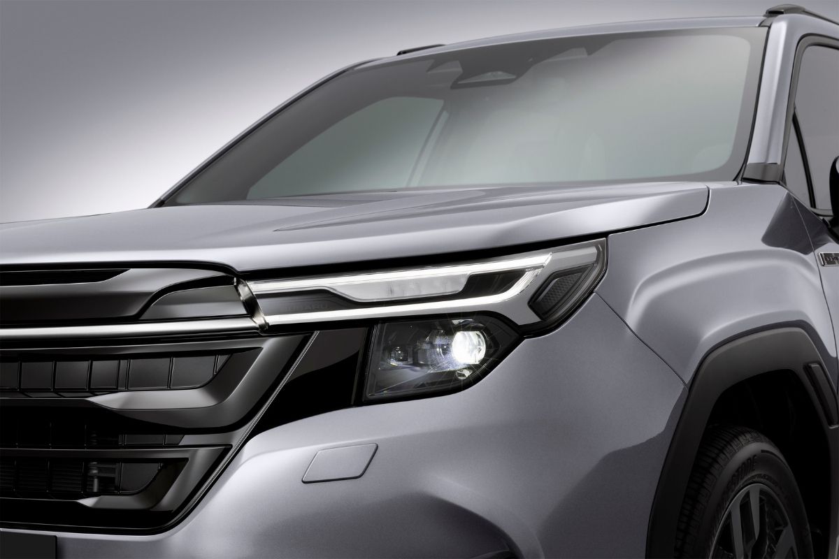 Ngoại thất Subaru Forester 2.5 — Cụm đèn trước Full LED