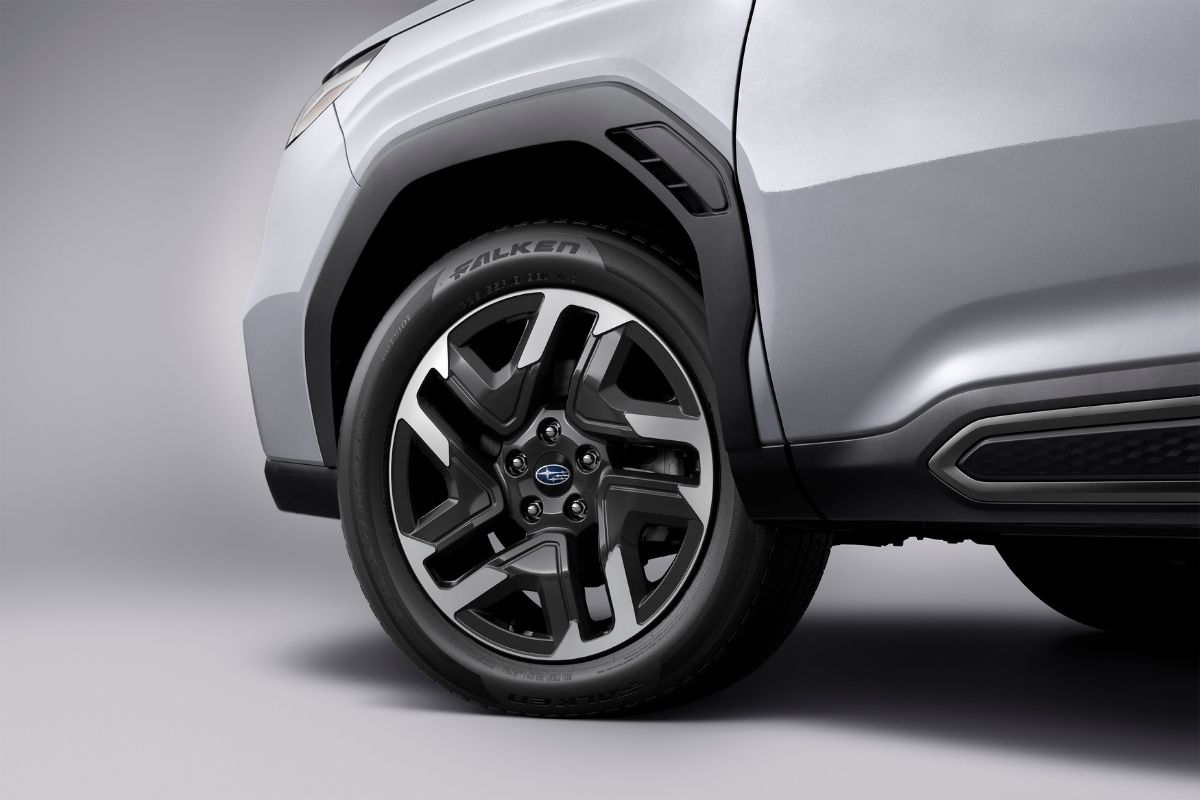 Ngoại thất Subaru Forester 2.5 — Mâm hợp kim 18 inch
