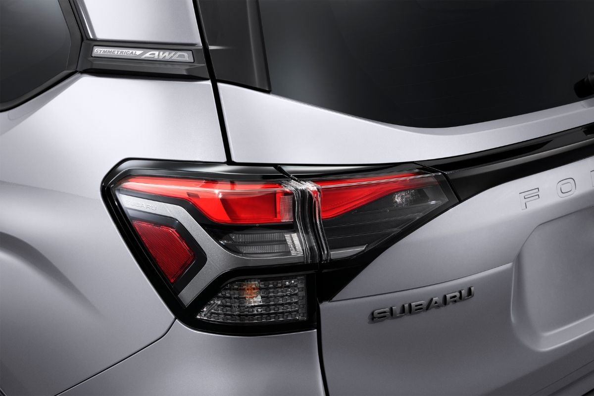 Ngoại thất Subaru Forester 2.5 — Cụm đèn hậu LED