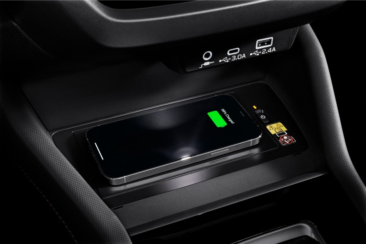 Nội thất Subaru Forester 2.5 — Sạc không dây & cổng USB